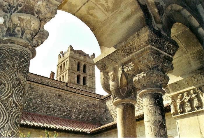 abbaye arles sur tech logeren bij belgen